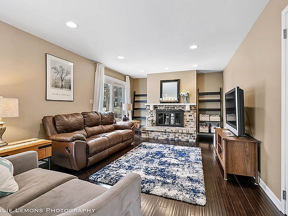 4th image of 521 Glengarry Dr