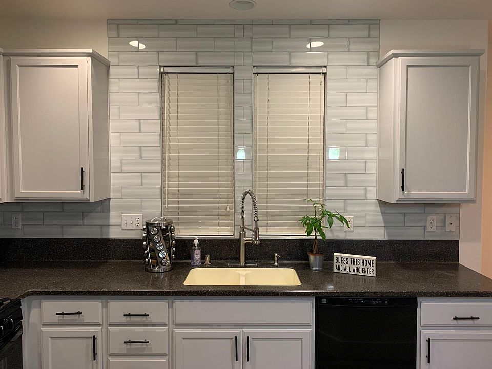 Chef's kitchen - $2350mo. 3 Bedrooms 2.5 Baths