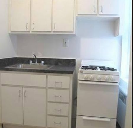 5th image of 189 E 18th St APT 1D