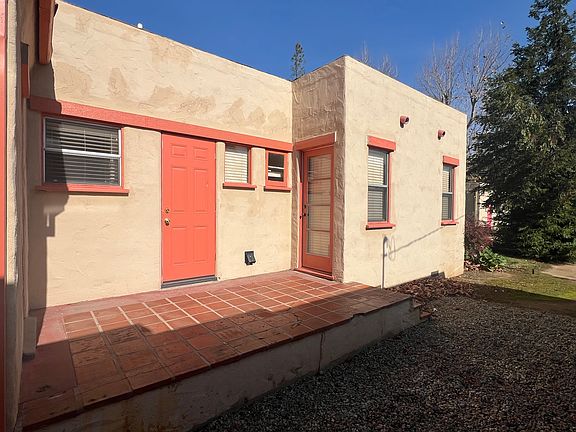 3rd image of 19 Parkwood Dr