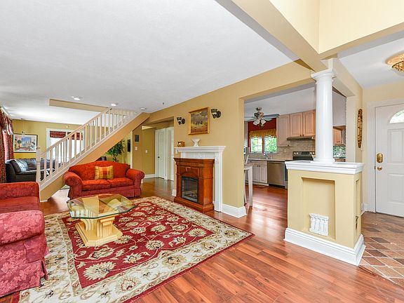 4th image of 128 Land Ln