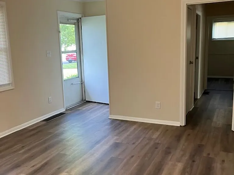 112 S Maple St — Photo 6