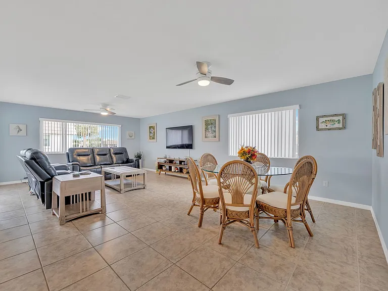 2401 Riverbluff Pkwy #V-240 — Photo 1