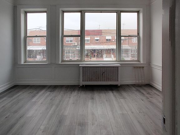 3rd image of 122 Bay 11th St #2