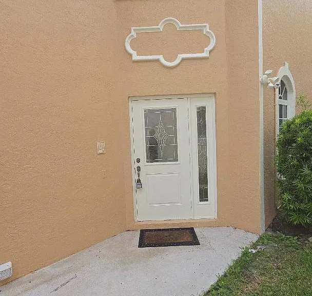 10351 NW 7th St — Photo 3