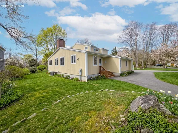 28 Pondlet Place, Falmouth, MA 02540