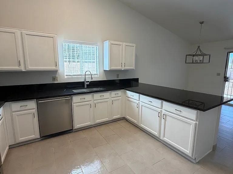 2534 S Perillo Dr — Photo 31