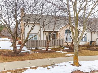 146 Canterbury Ct, Bloomingdale, IL