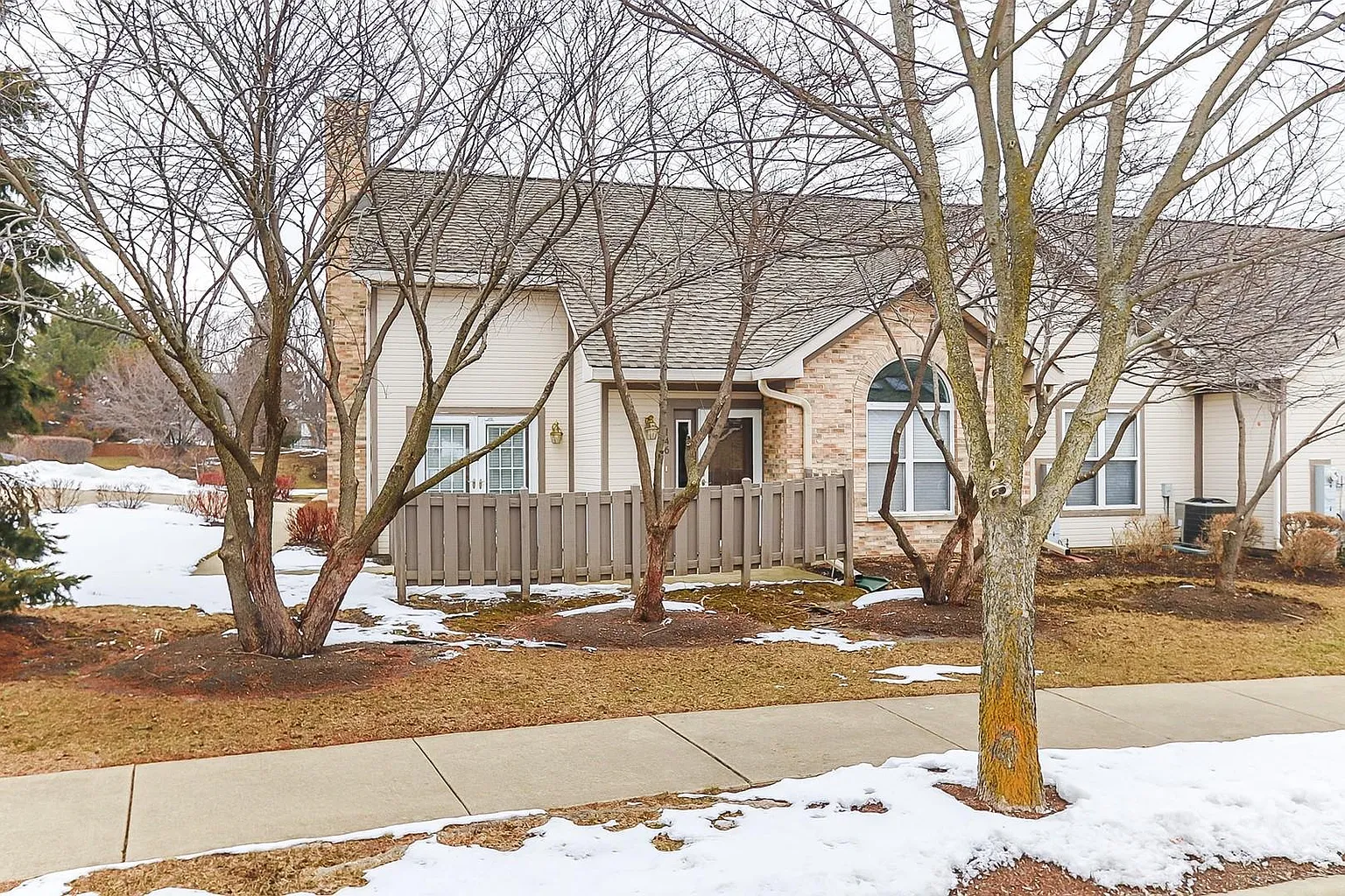 146 Canterbury Ct photo 1
