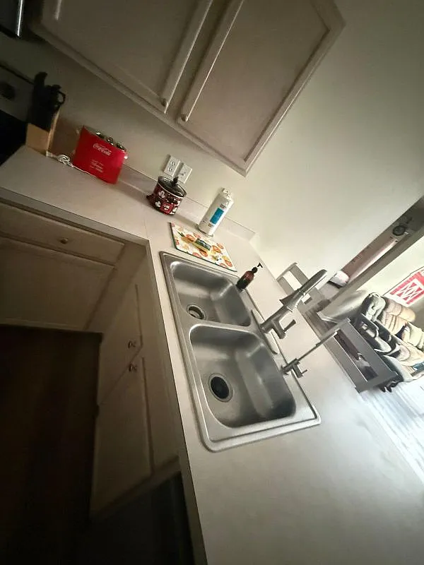 4 bed, 2.0 bath, 1905 sqft, $2,700 — Photo 4