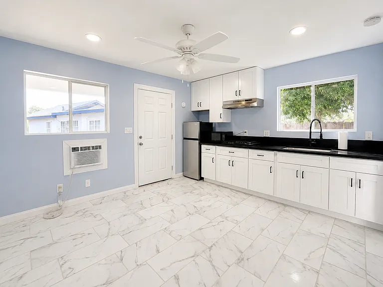 1609 W Badillo St #A — Photo 4