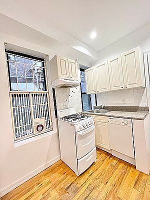2nd image of 503 E 73rd St #B1