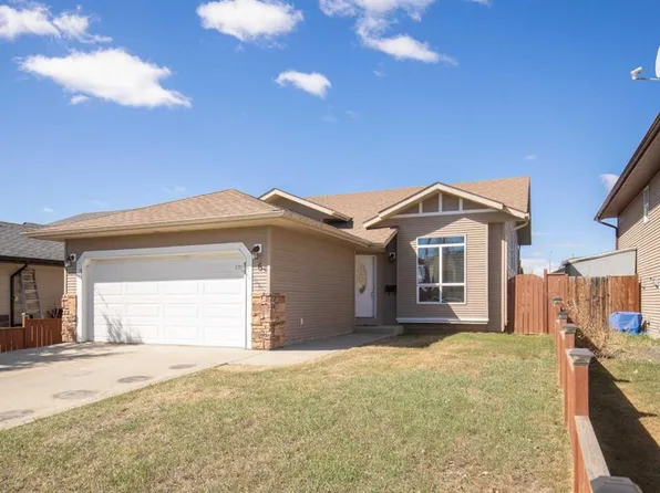 6 E Woodbine Ave, Blackfalds, AB T4M 0K5