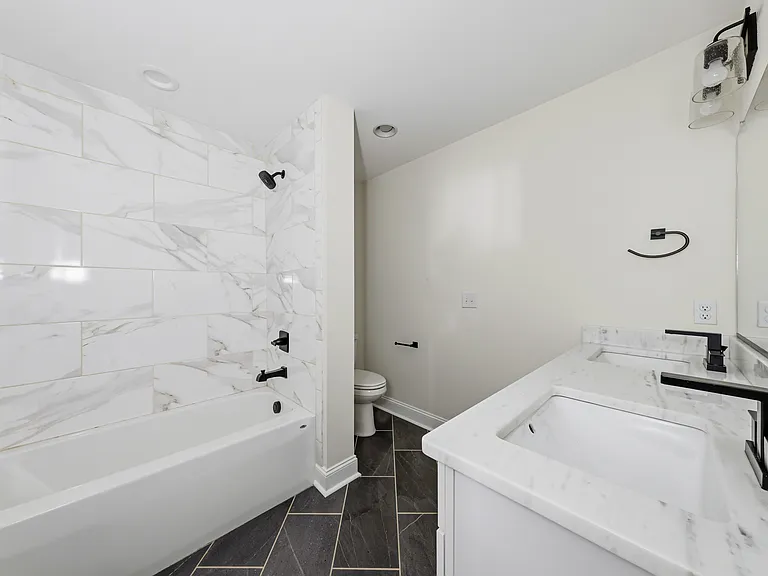 1020 Easton Ct — Photo 34