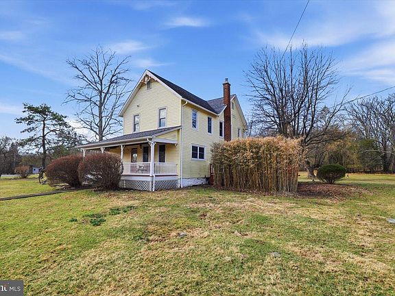 2nd image of 2487 Mountain Rd