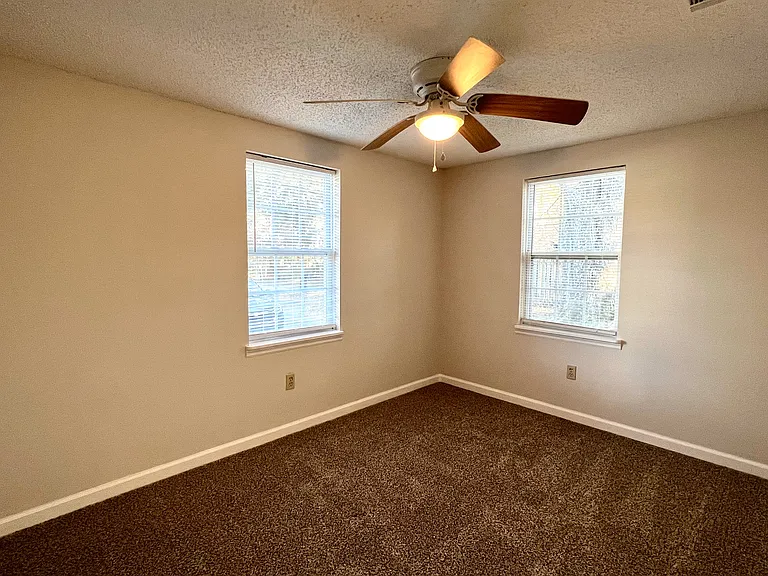404 S Maple St — Photo 8