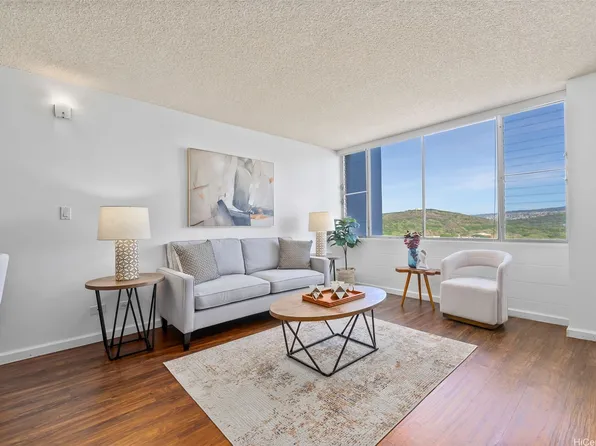 3045 Ala Napuaa Pl APT 1305, Honolulu, HI 96818