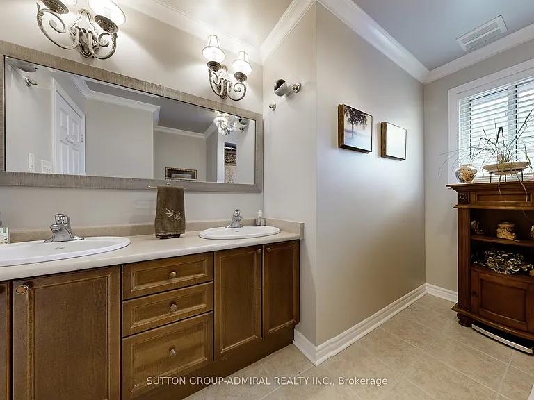 32 Stephanie Ln #UPPER — Photo 35