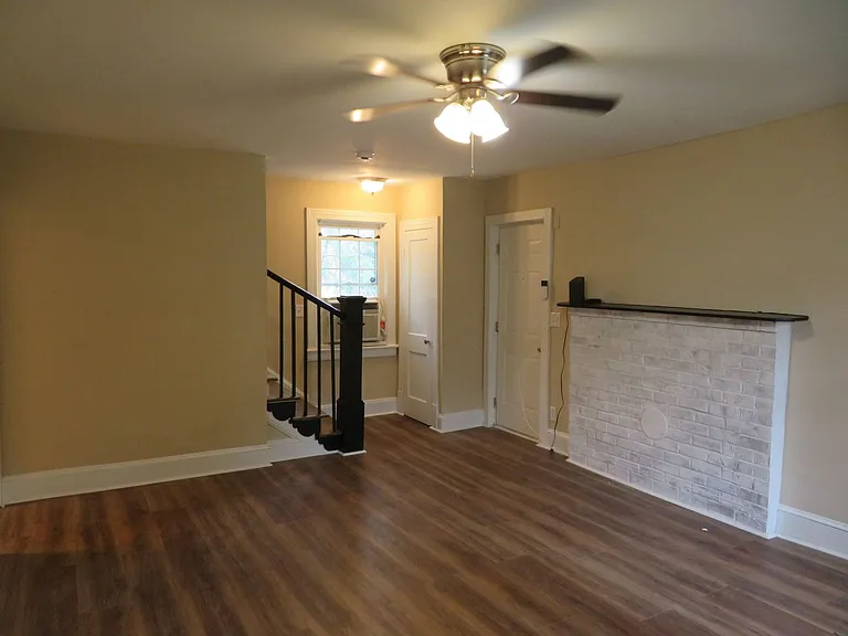 331 Glenwood Ct — Photo 5