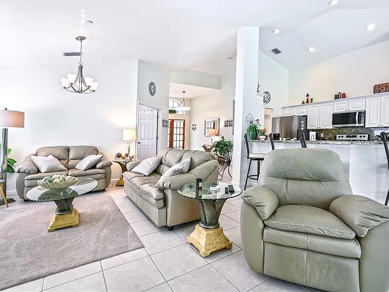 6453 Autumn Woods Blvd — Photo 7