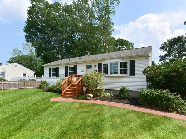 30 Meadow St, North Attleboro, MA 02760