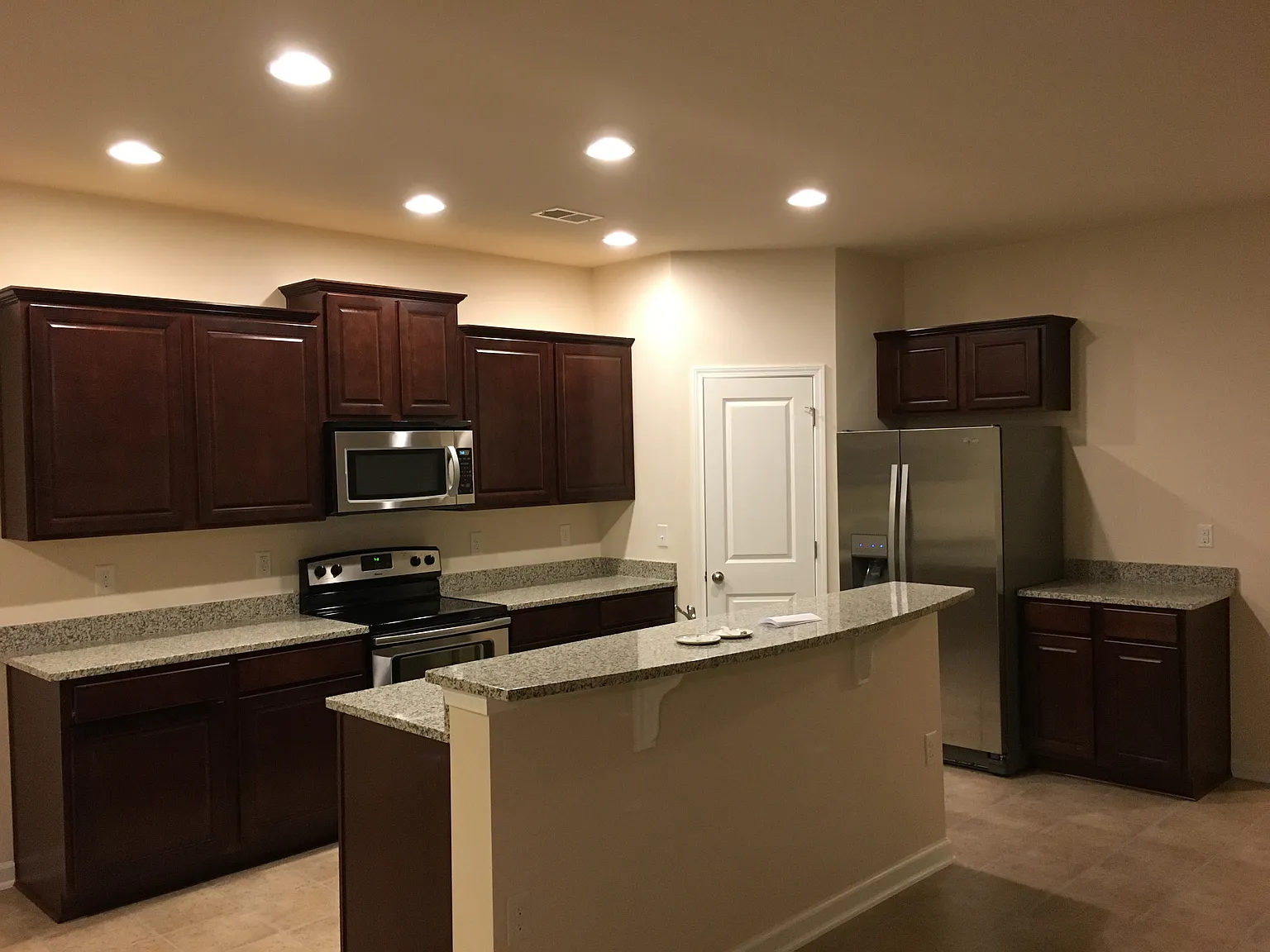 5 bed, 3268 sqft, $2,700 — Photo 4