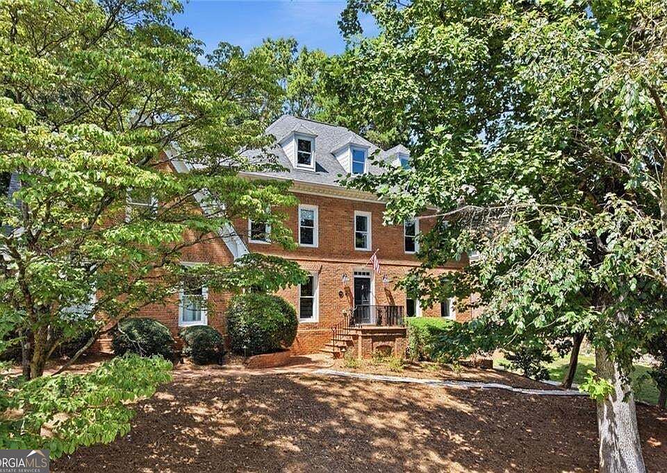 1st image of 7680 Dunvegan Close