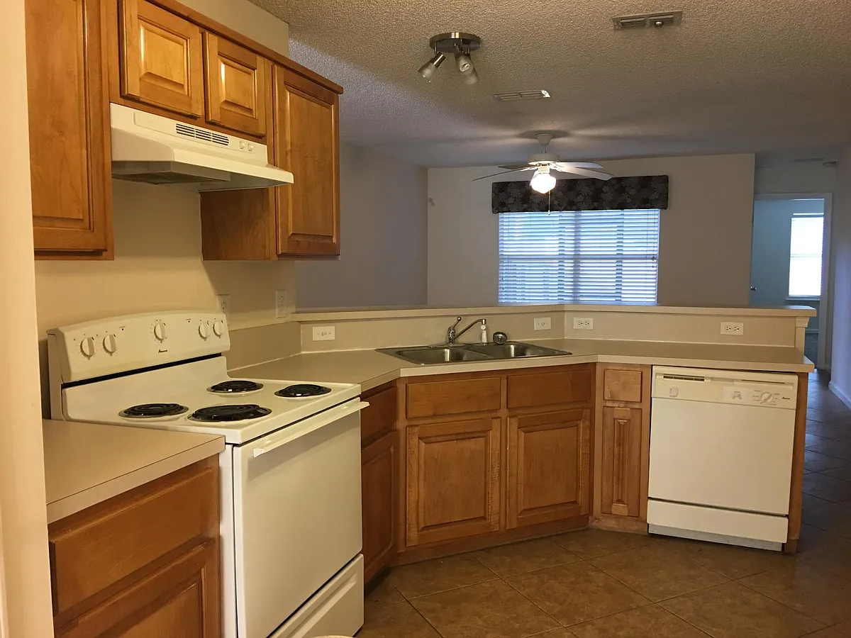 Kitchen - 2668 Tuscany Glen Dr