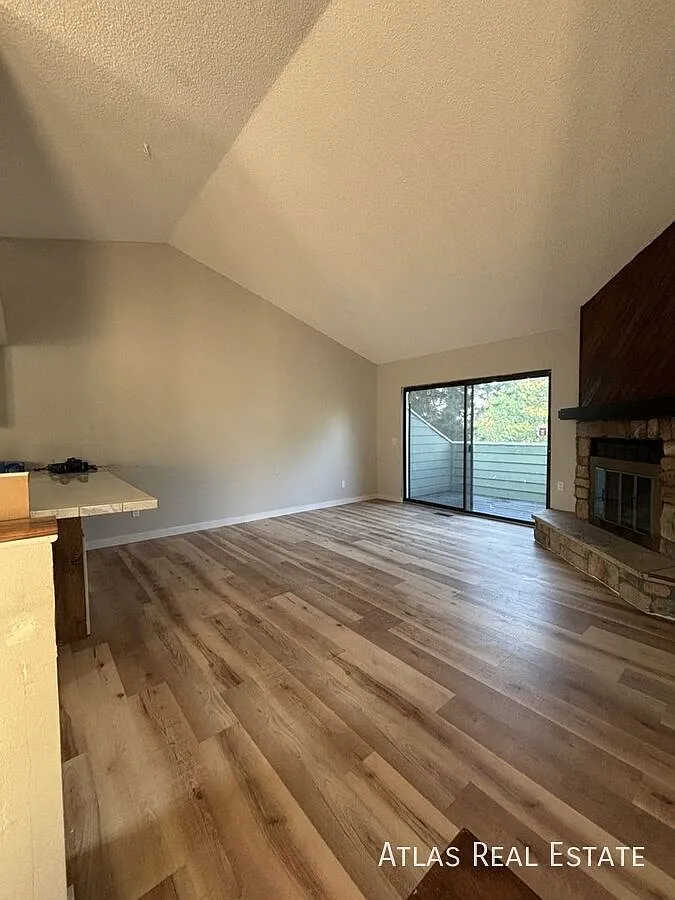 Spacious Aurora Home with Stainless Appliances, 2 Balconies & A/C — Photo 4