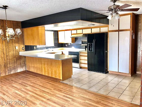 2nd image of 6623 Larchwood Ln