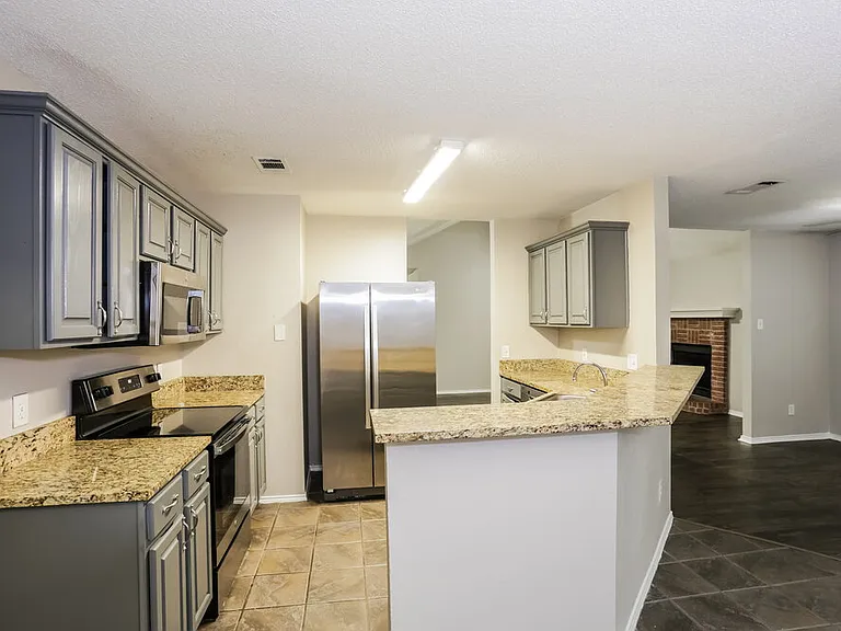 704 Stonebrooke Dr — Photo 7