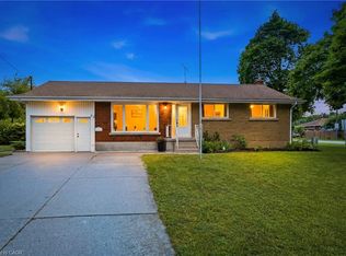 32 Hanson Dr N, Saint Catharines, ON L2M 2X1