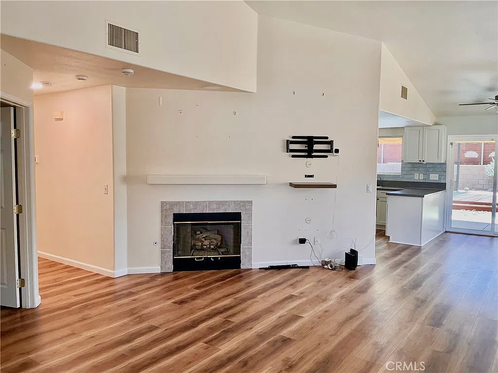 3 bed, 1594 sqft, $2,695 — Photo 3