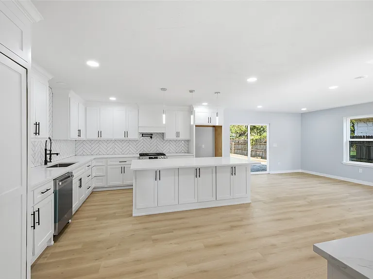 1906 N Eucalyptus Ct — Photo 14