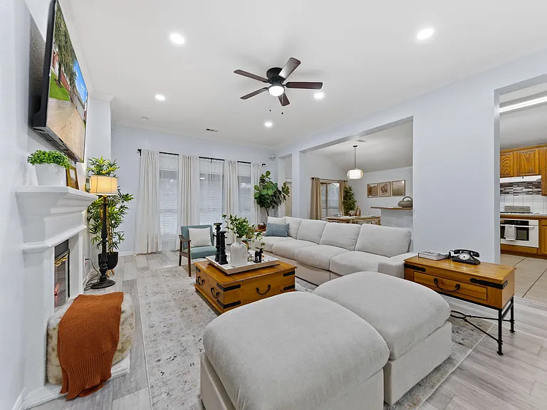 4835 Crown Dr — Photo 44