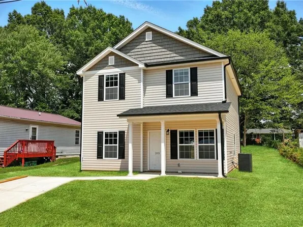 203 Barrington St, Thomasville, NC 27360