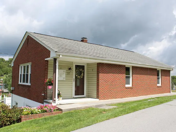 207 Steeles Ln, Tazewell, VA 24651