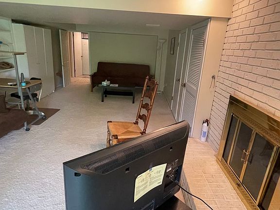 5th image of 807 Greenhills Dr