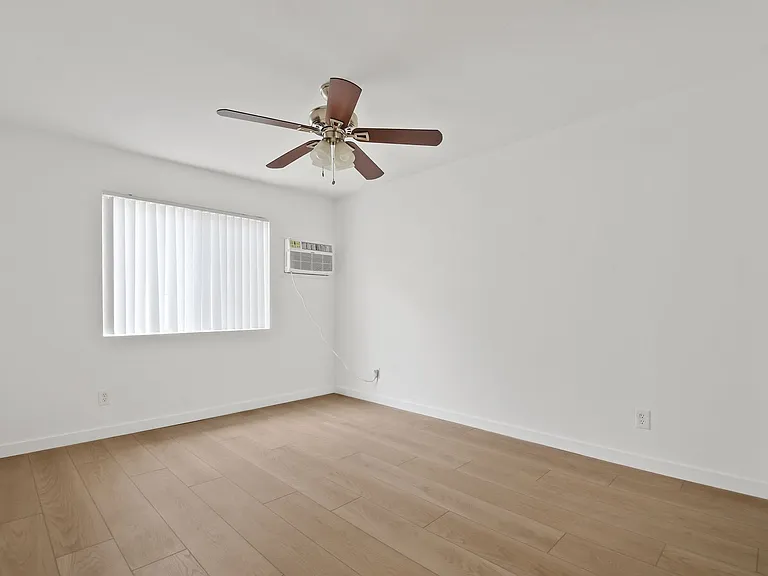1550 Saltair Ave, prime West LA location! — Photo 13