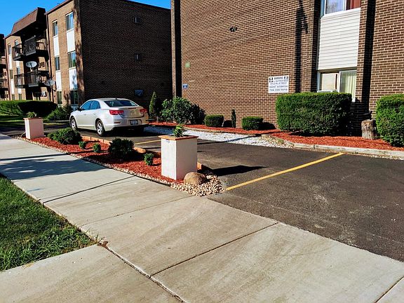 3rd image of 355 Bluff Ave APT 2D