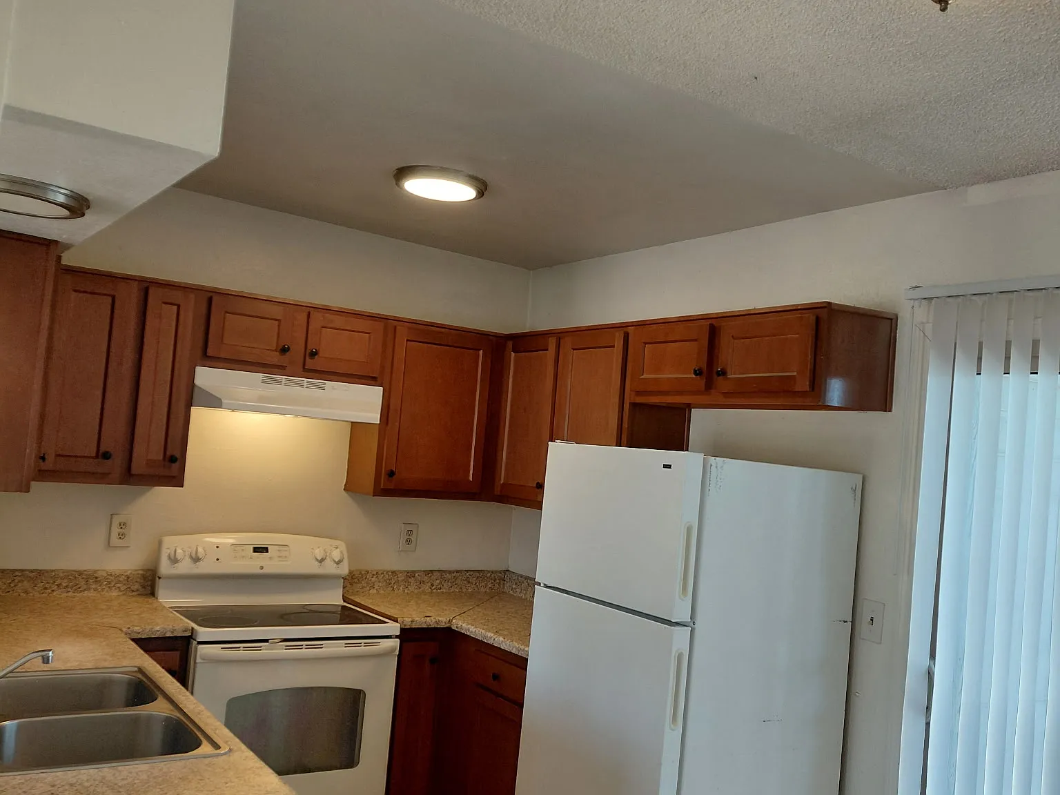 3 bed, 800 sqft, $1,499 — Photo 2