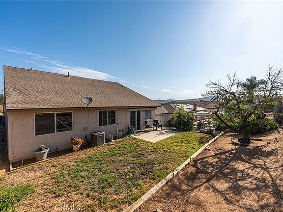 5th image of 14407 Laurel Dr