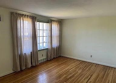 3rd image of 44 Hartford Ave