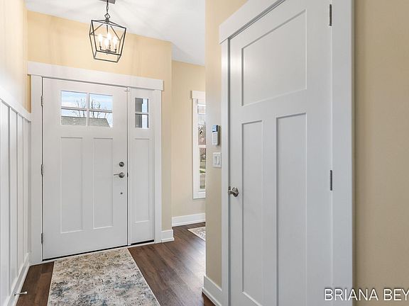 4th image of 995 Maplewood Ct