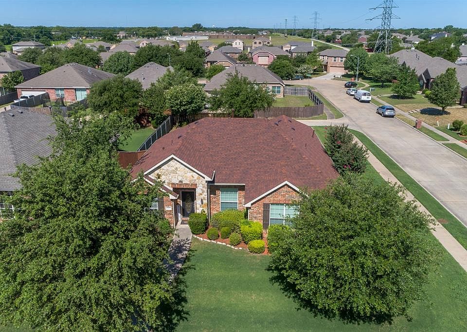 1st image of 527 Branchwood Dr