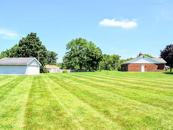 3rd image of 56688 Warren Dr