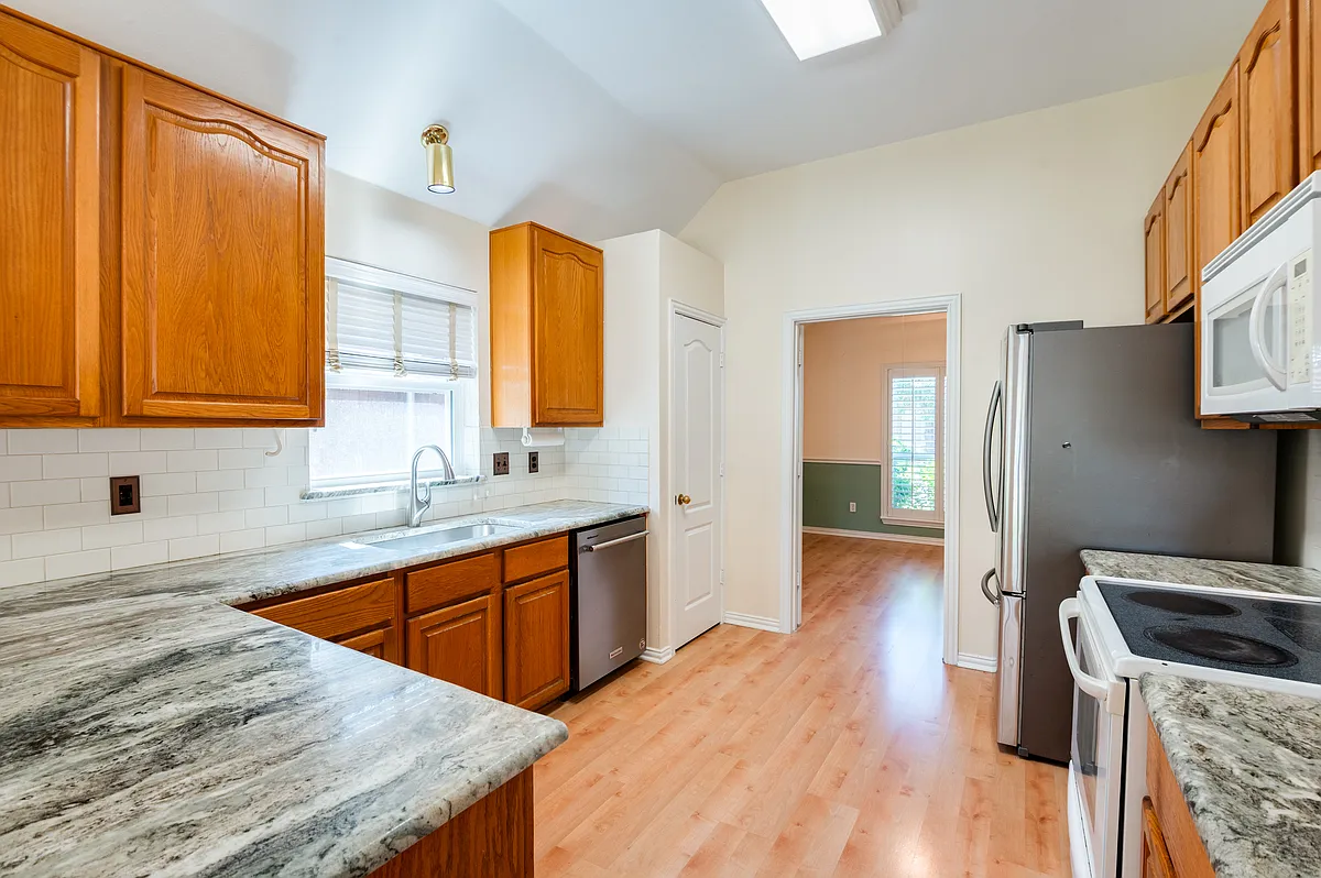 Building Photo - 5919 Willow Wood Ln