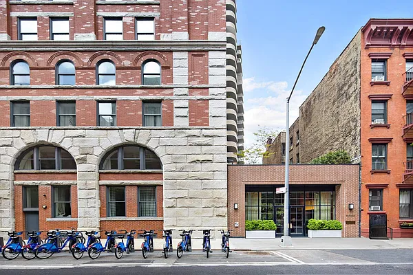 Sold by Sotheby's International Realty | media 17