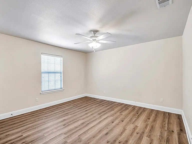 608 Memorial Ct — Photo 33