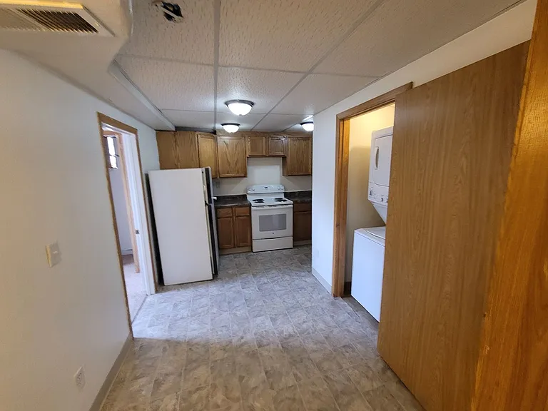 422 Belmont St — Photo 13